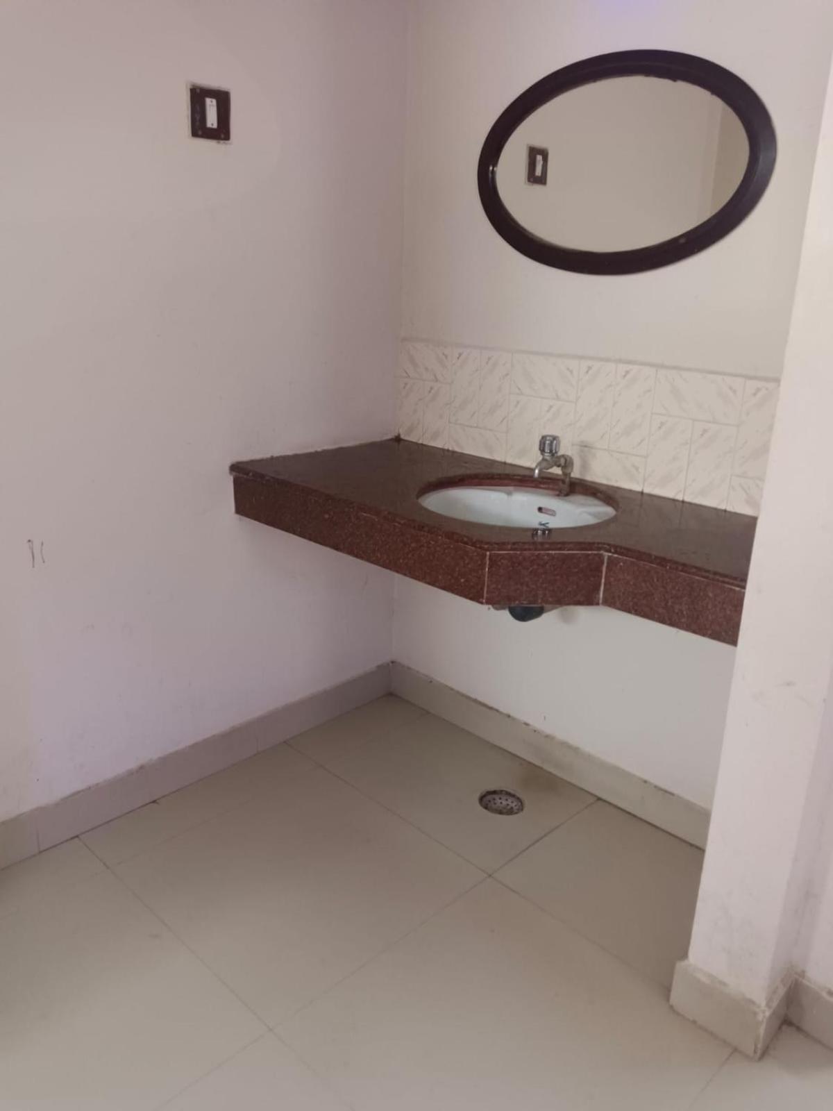 Sree Balaji Hotel - Lodge 根尼亚古马里 外观 照片
