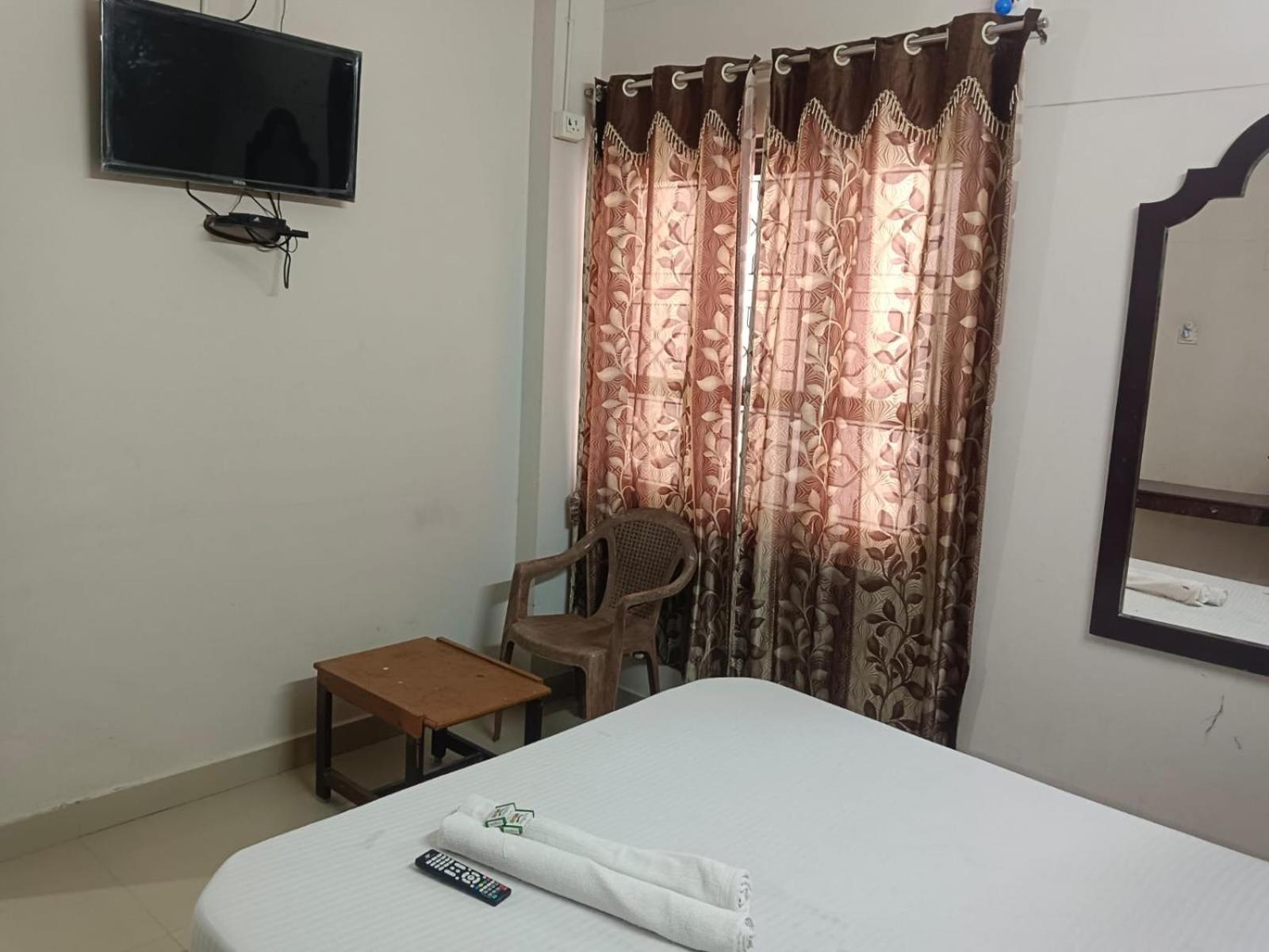 Sree Balaji Hotel - Lodge 根尼亚古马里 外观 照片
