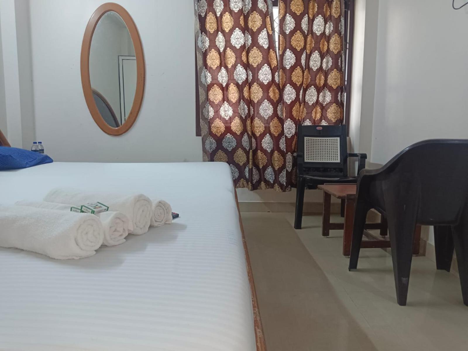 Sree Balaji Hotel - Lodge 根尼亚古马里 外观 照片