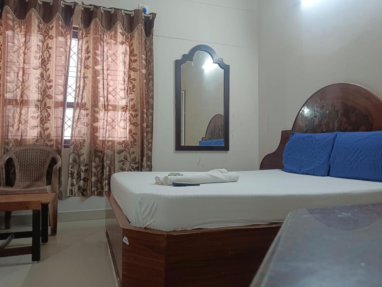 Sree Balaji Hotel - Lodge 根尼亚古马里 外观 照片