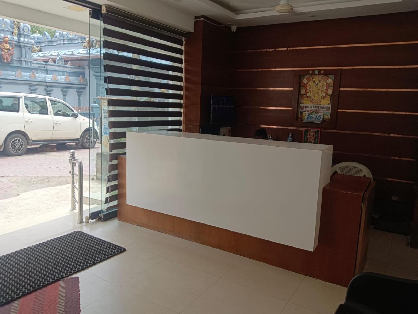 Sree Balaji Hotel - Lodge 根尼亚古马里 外观 照片