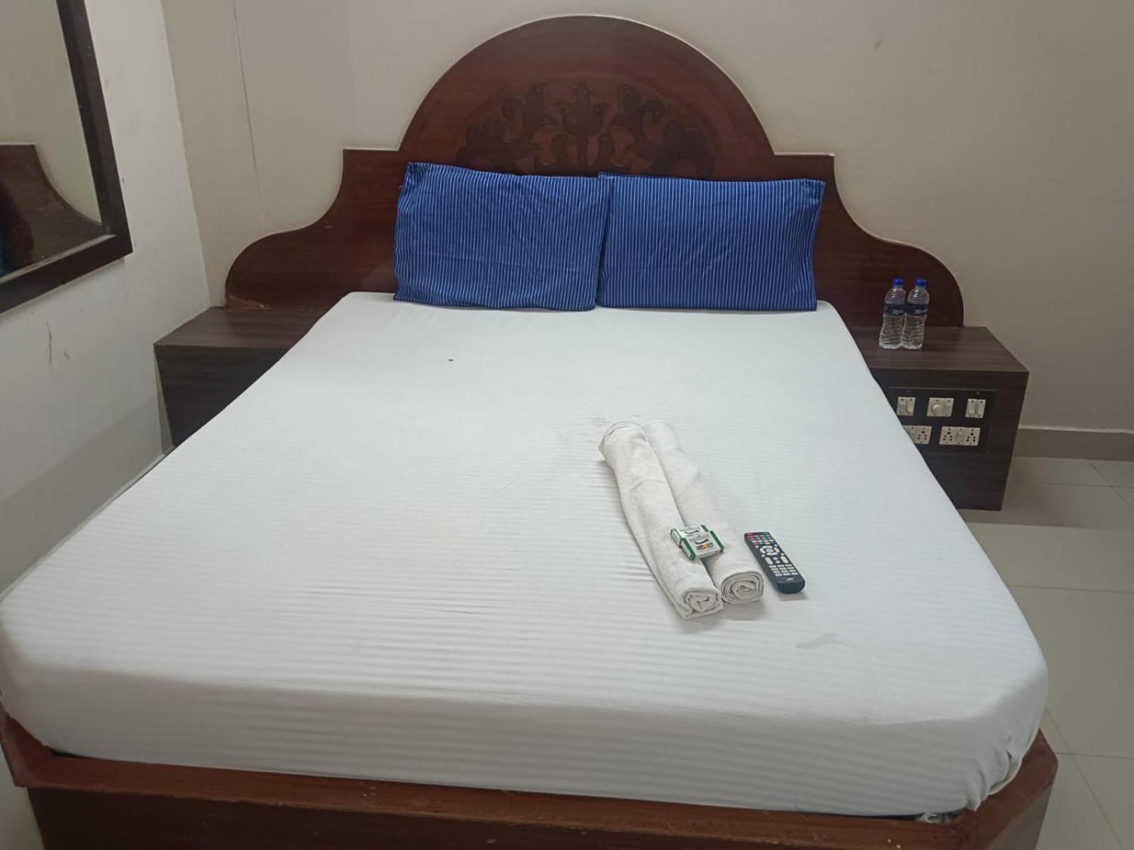 Sree Balaji Hotel - Lodge 根尼亚古马里 外观 照片